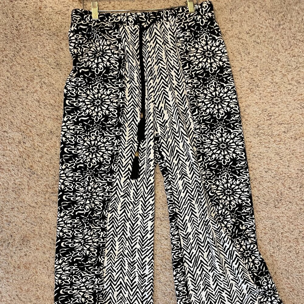 Chicos Black and White patterned palazzo pants size 0.5 regular